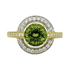 Zweifarbiger Goldring mit Peridot und Diamant