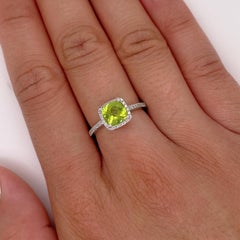 Peridot & Diamant Halo Ring 14K Weißgold Kissenschliff August Geburtsstein