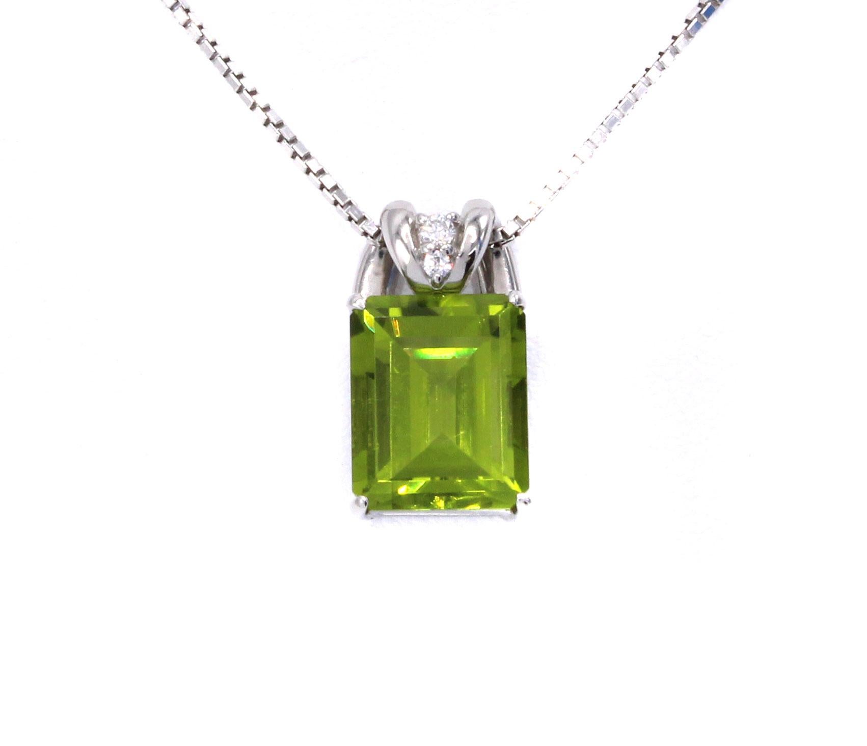 Peridot-Diamant-Platin-Anhänger-Halskette im Zustand „Neu“ in New York, NY