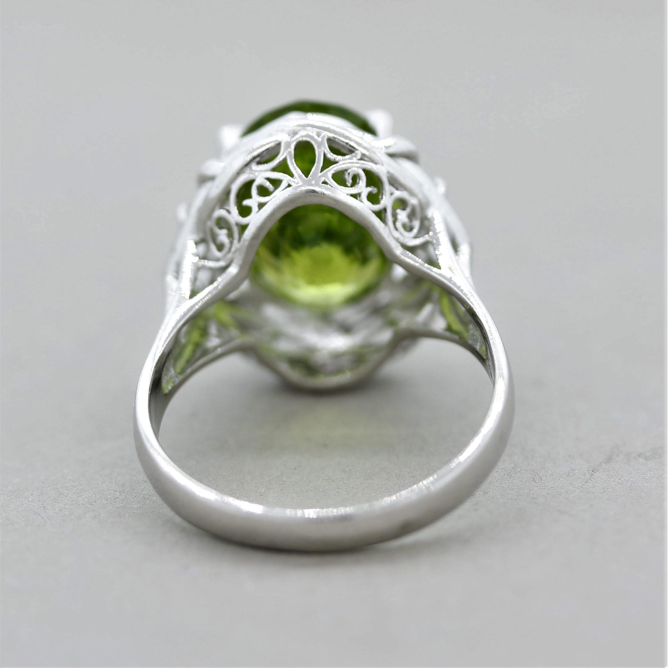 Peridot Diamond Platinum Ring In New Condition For Sale In Beverly Hills, CA