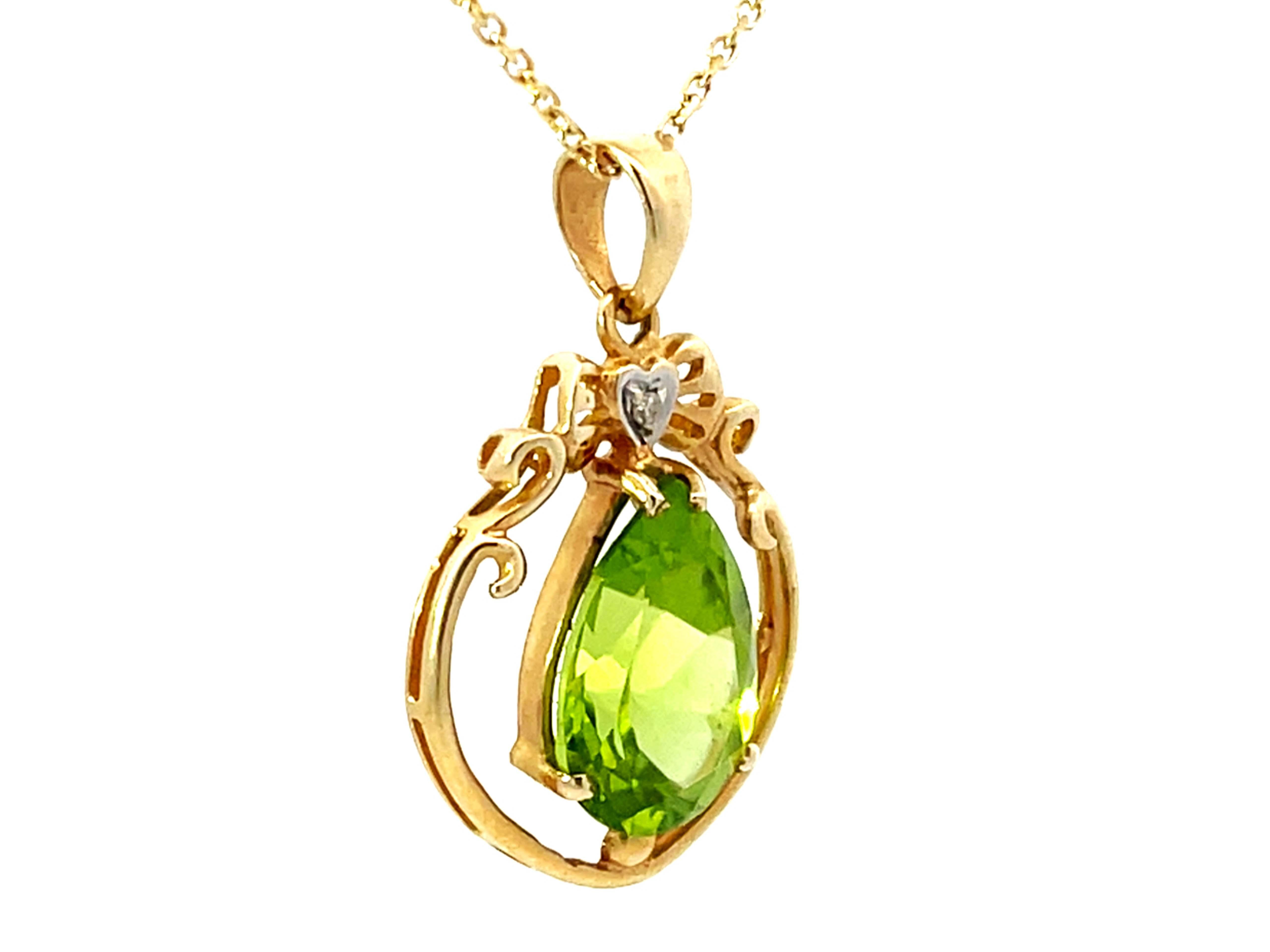 Modern Peridot Diamond Solid 14K Yellow Gold Pendant Necklace For Sale