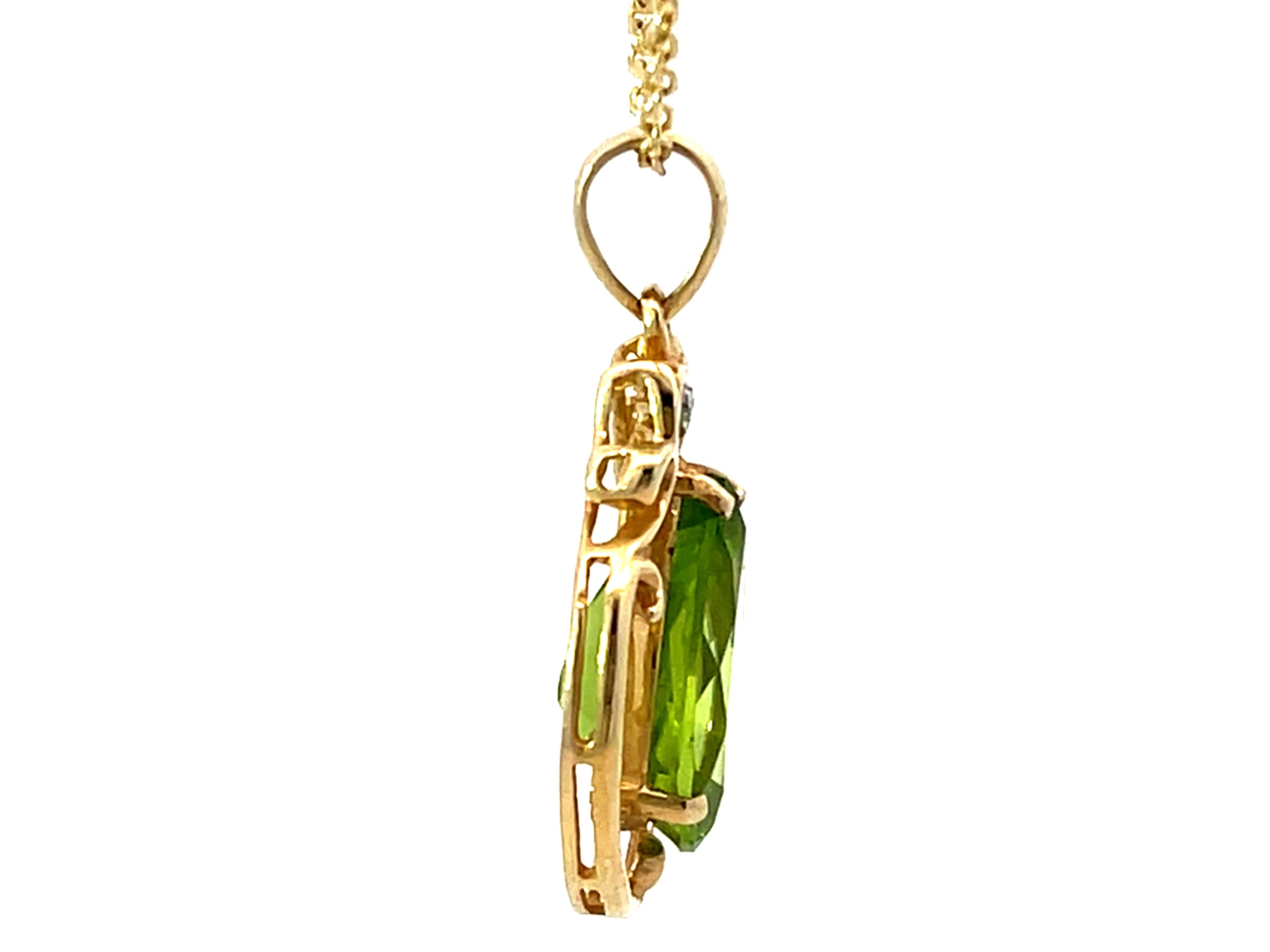 Peridot Diamond Solid 14K Yellow Gold Pendant Necklace In Excellent Condition For Sale In Honolulu, HI