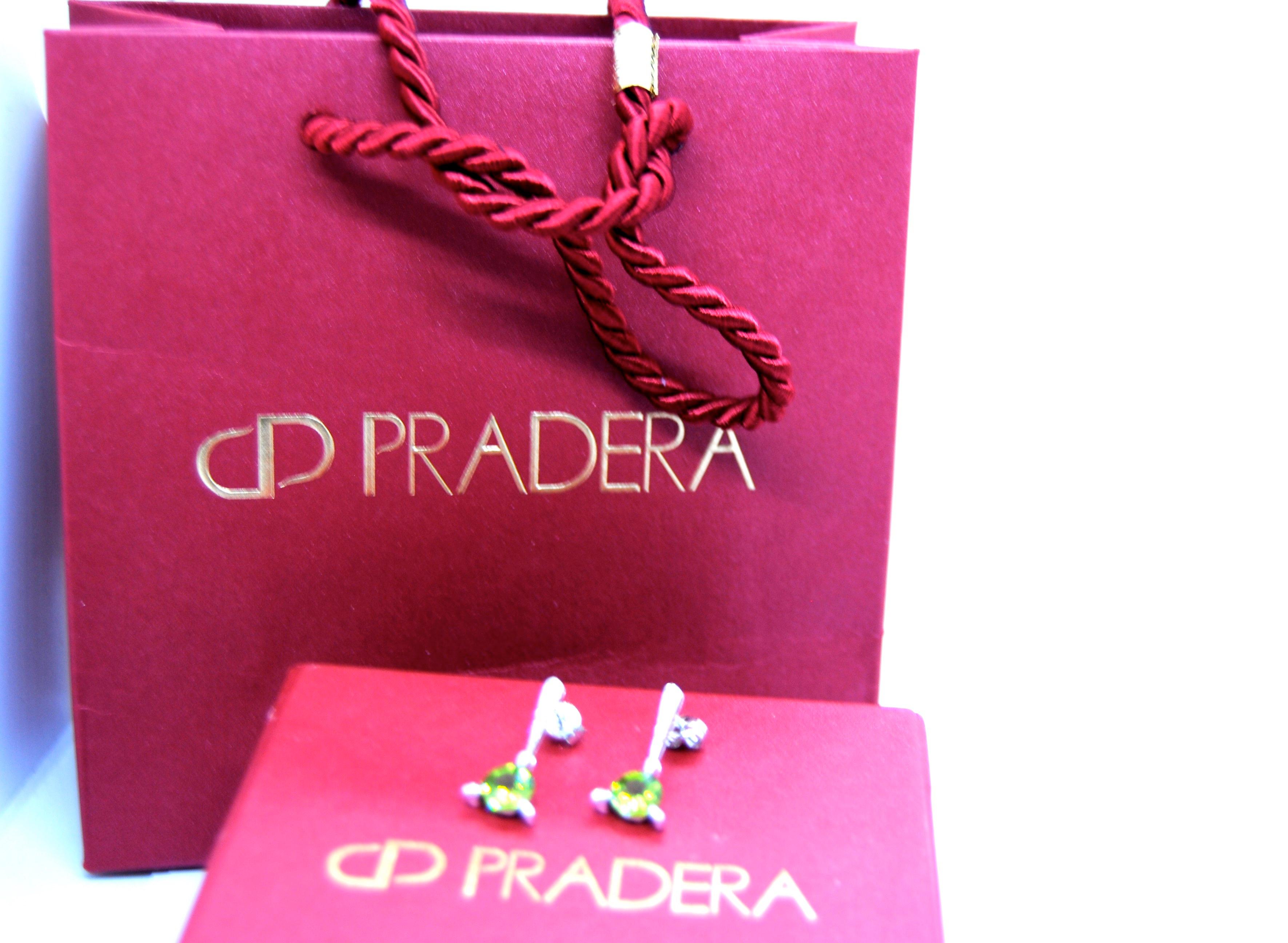 Peridot Diamonds and 18 Karat White Gold Dangle Earrings In New Condition For Sale In Bilbao, ES