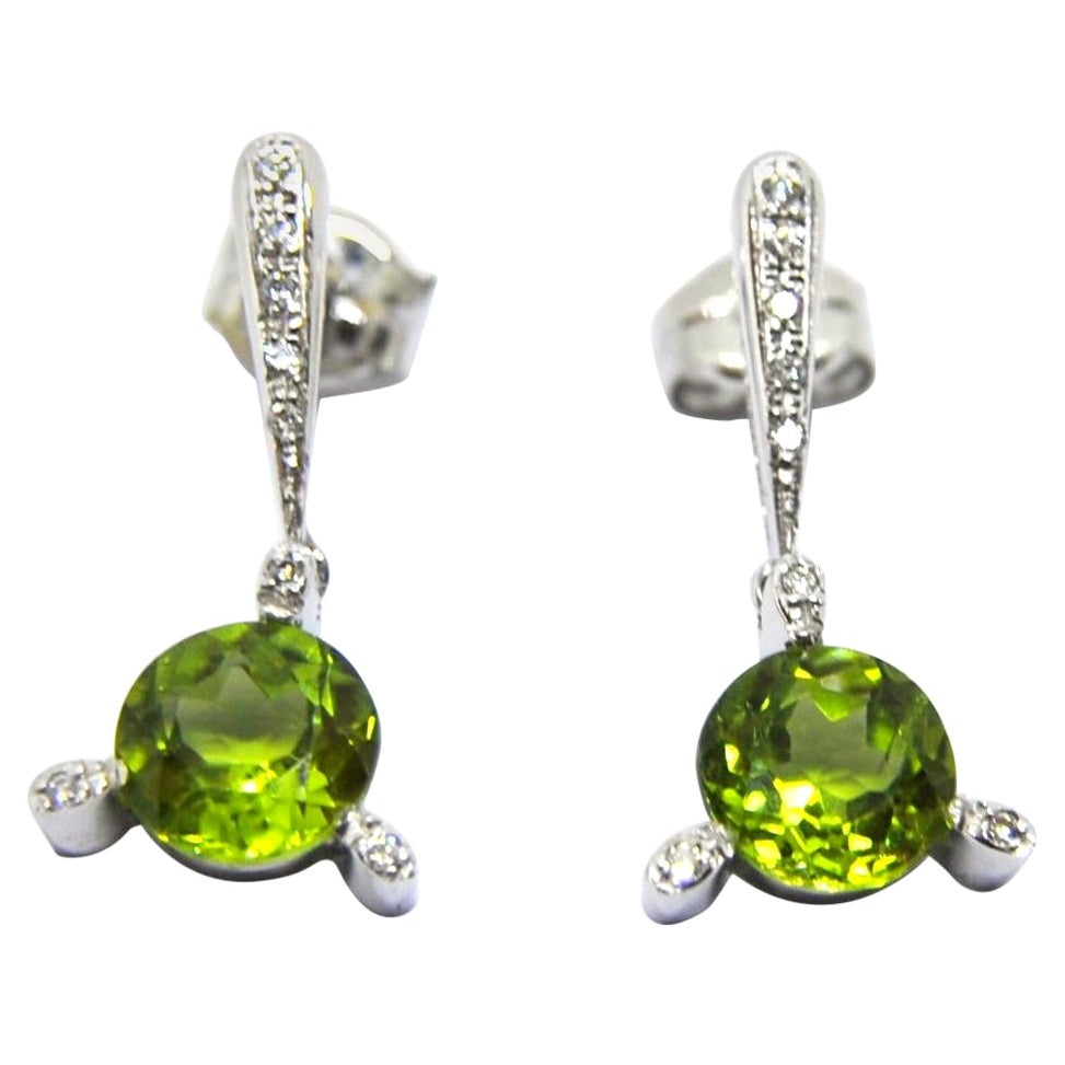 Peridot Diamonds and 18 Karat White Gold Dangle Earrings