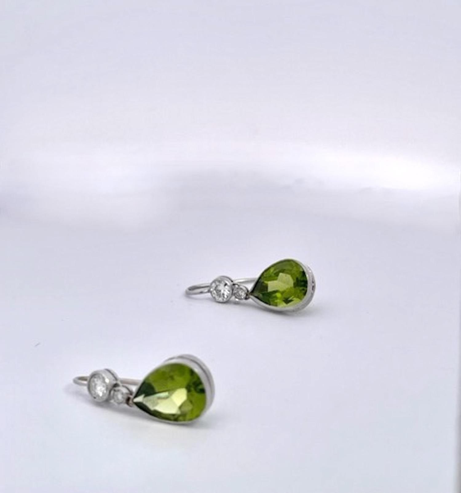 Peridot Drop Earrings 15K Pear Shaped In Good Condition For Sale In North Hollywood, CA