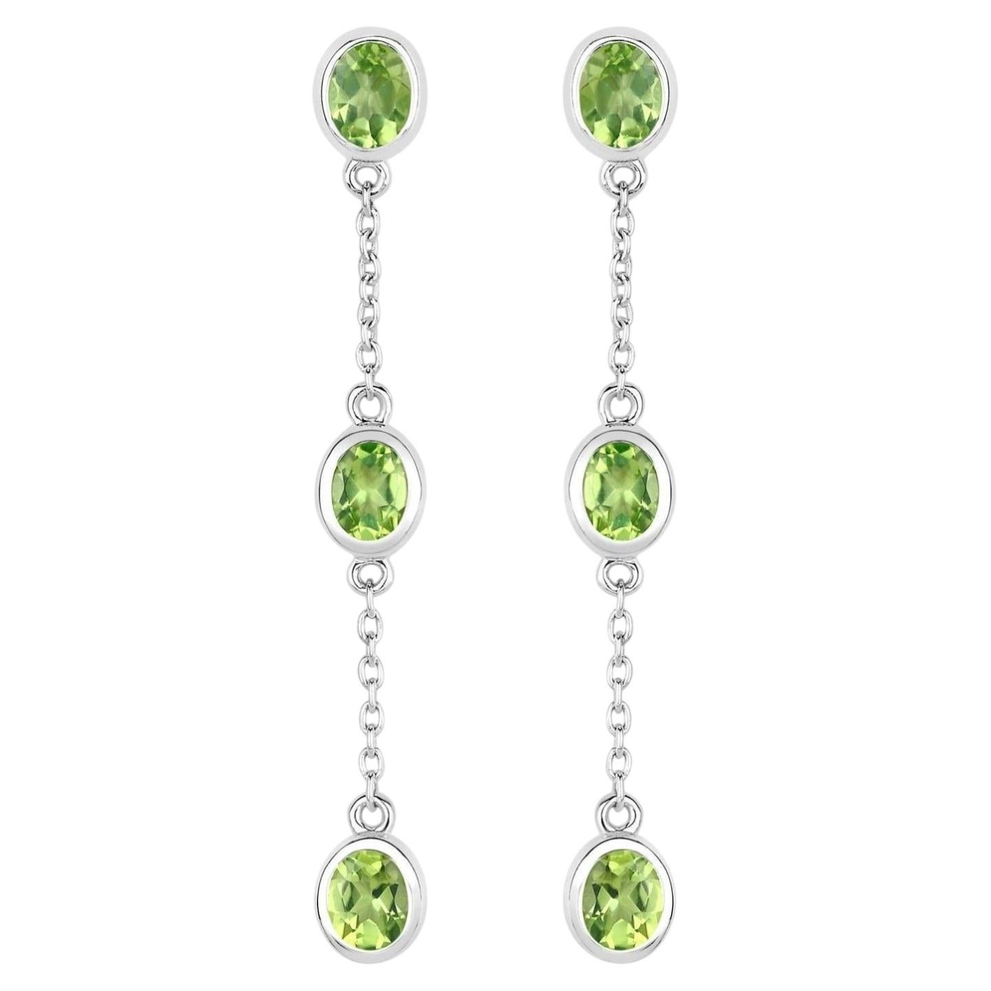 Boucles d'oreilles péridot 2.08 carats en argent sterling en vente
