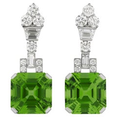 Boucles d'oreilles péridot par Raymond Yard, 14.11 Carats