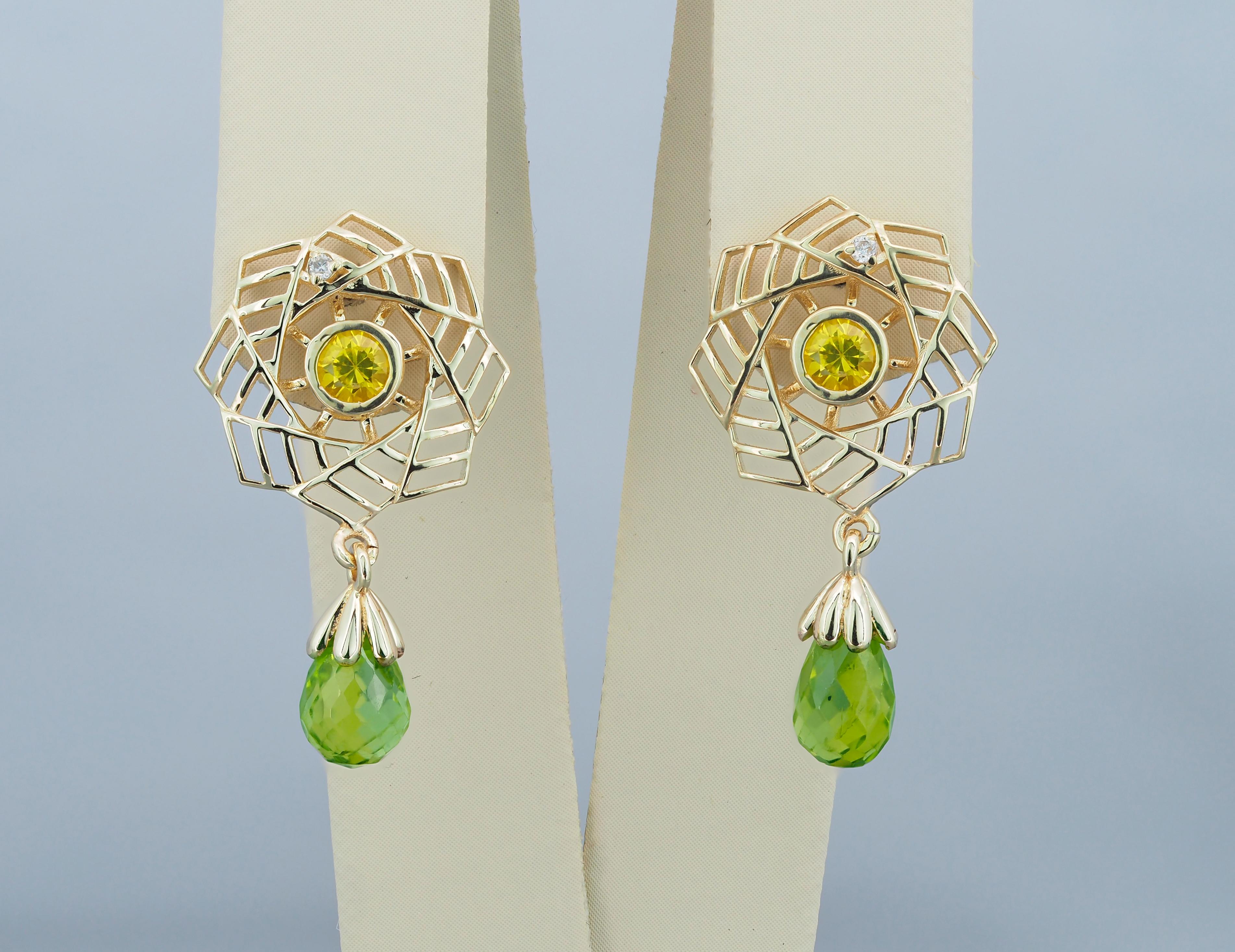 Peridot earrings in 14k gold. Yellow sapphire earrings in 14k gold. For Sale 1