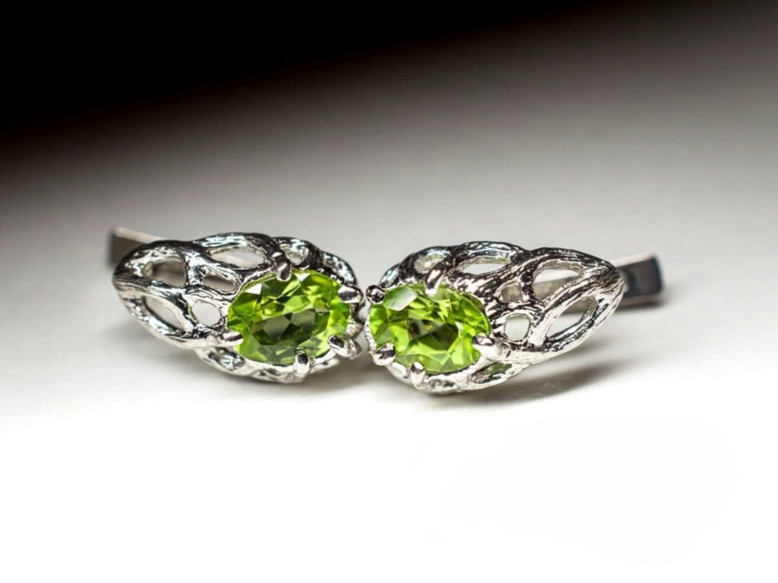 Orecchini di peridoto in argento Oval Green Olivine Regalo per la festa della mamma 3.5ct gemma lei In condizioni Nuovo in vendita a Berlin, DE