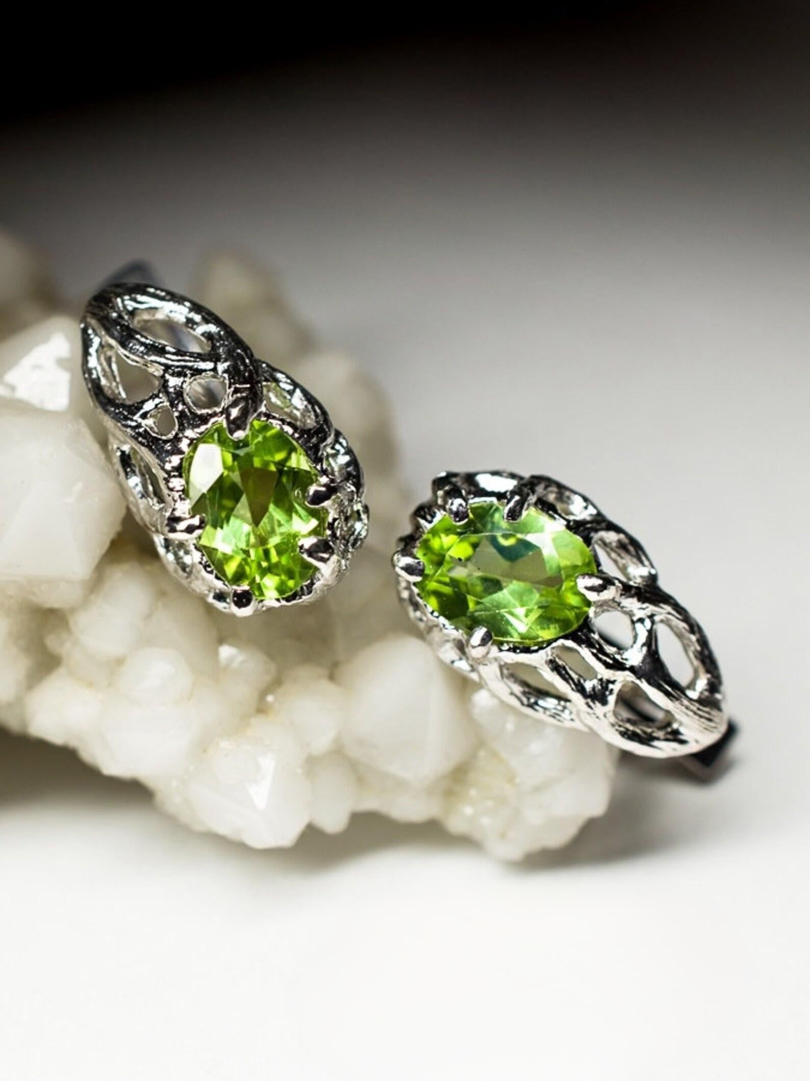 Orecchini di peridoto in argento Oval Green Olivine Regalo per la festa della mamma 3.5ct gemma lei in vendita 2