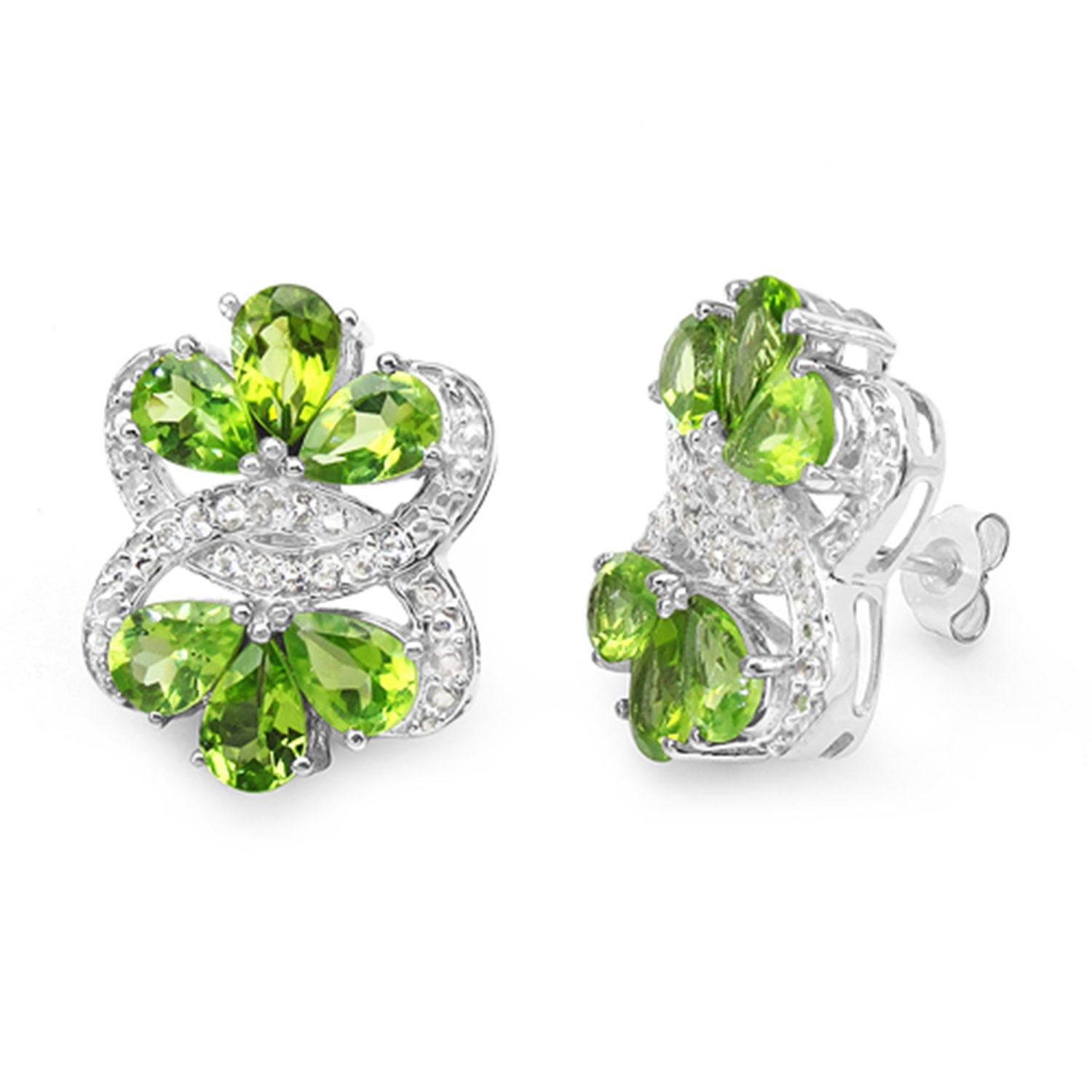 Viene fornito con la valutazione gemmologica GG/AJP.
Tutte le gemme sono naturali
12 peridoti = 8,25 carati
24 topazi bianchi = 0,45 carati
Metallo: Argento placcato in rodio
Dimensioni: 22 x 18 mm