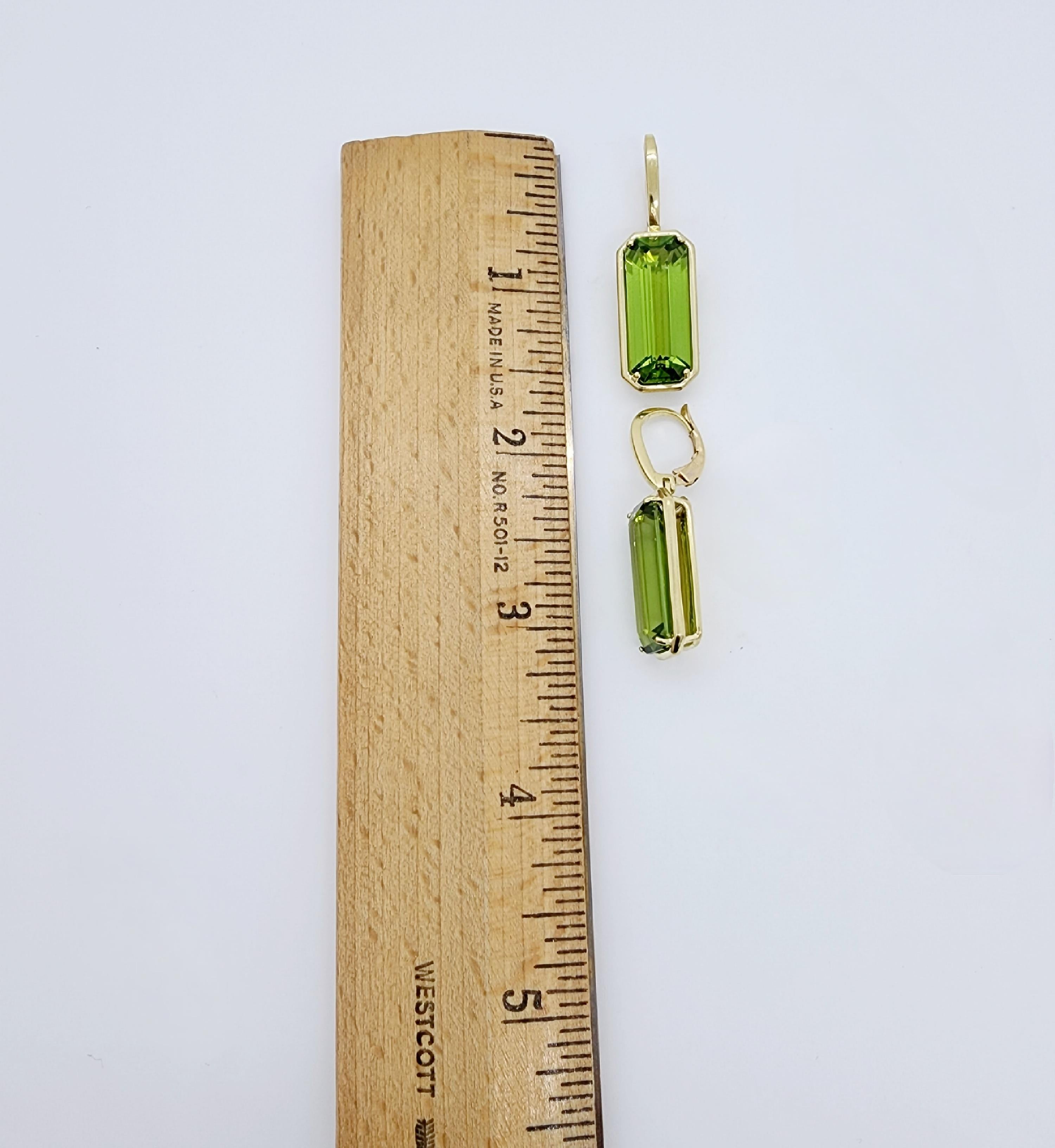 Peridot Emerald Cut Dangle Earrings in 18k Yellow Gold For Sale 1
