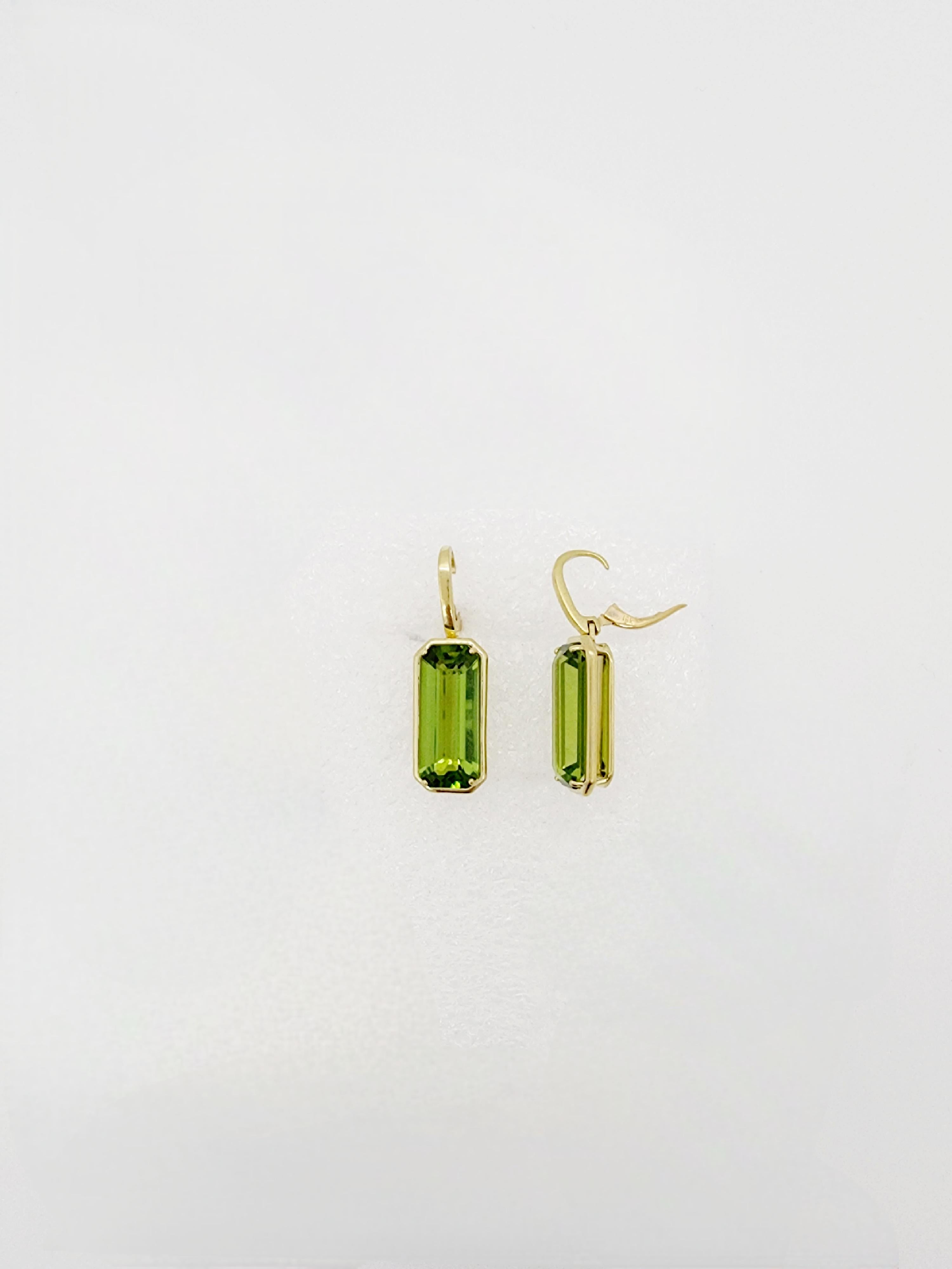 Peridot Emerald Cut Dangle Earrings in 18k Yellow Gold For Sale 2
