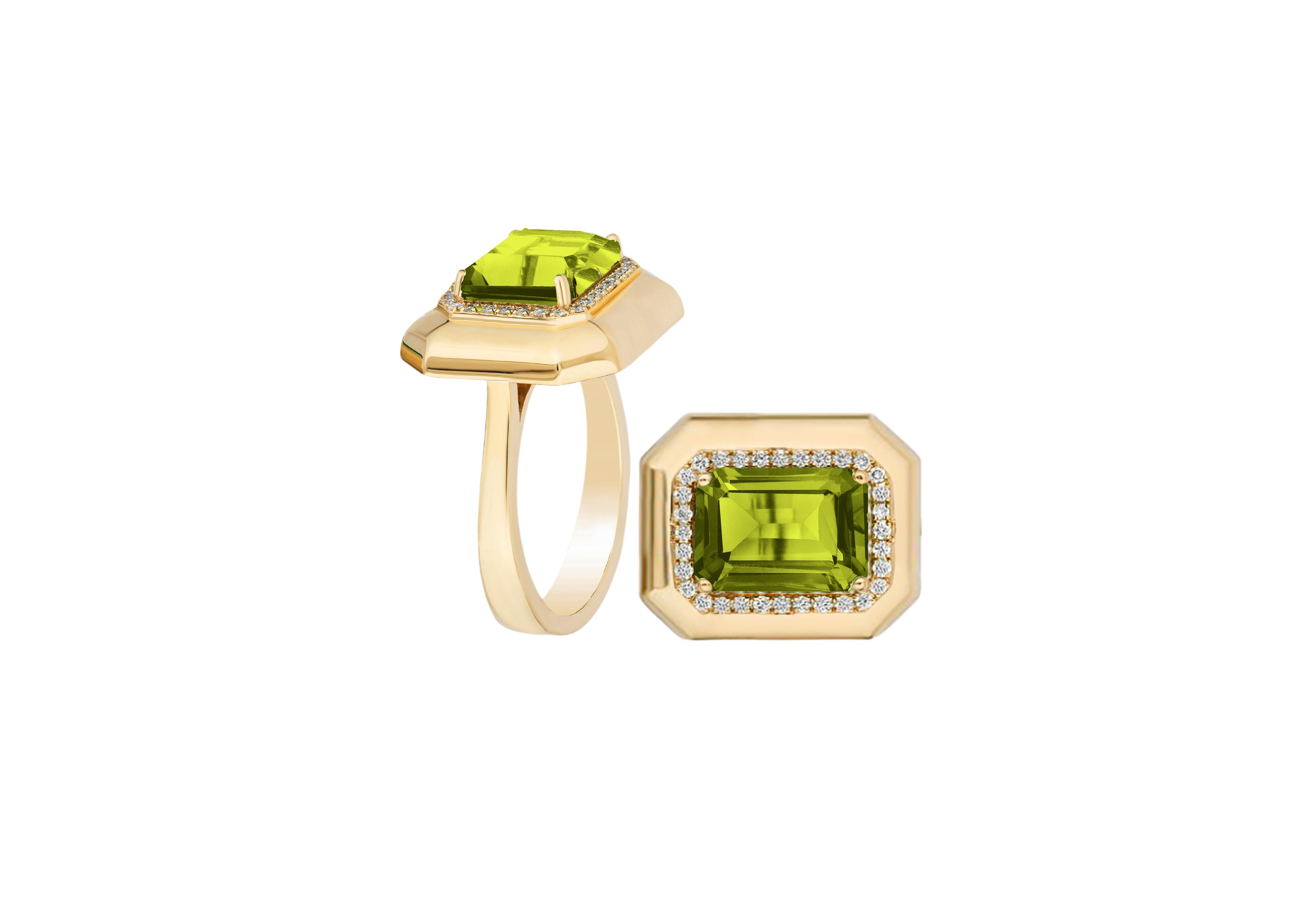 For Sale:  Peridot Emerald Cut Ring With Diamonds In 18K Yellow Gold 4