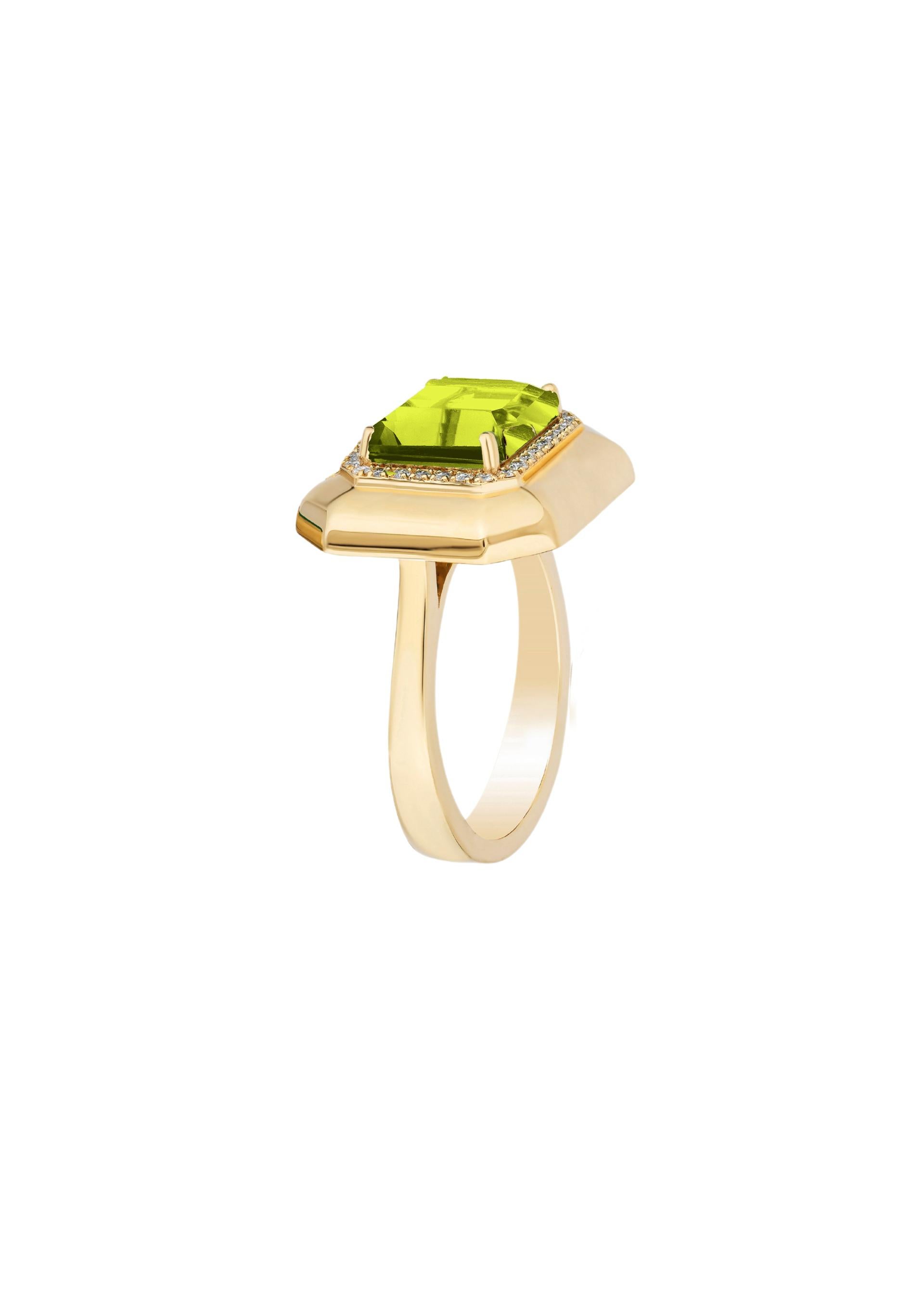 En venta: Anillo Peridoto Talla Esmeralda Con Diamantes En Oro Amarillo De 18K  9