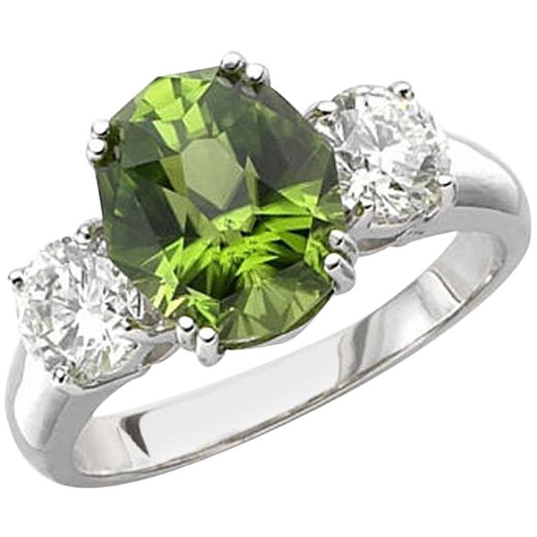 Peridot Engagement Ring, Set with Diamonds in 18 Karat Yellow Gold, 4.5