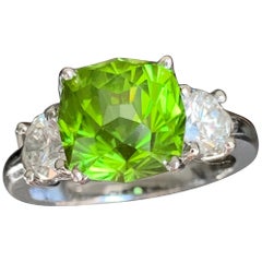 Peridot Verlobungsring, besetzt mit Diamanten in 18 Karat Gelbgold, 4,5 Karat