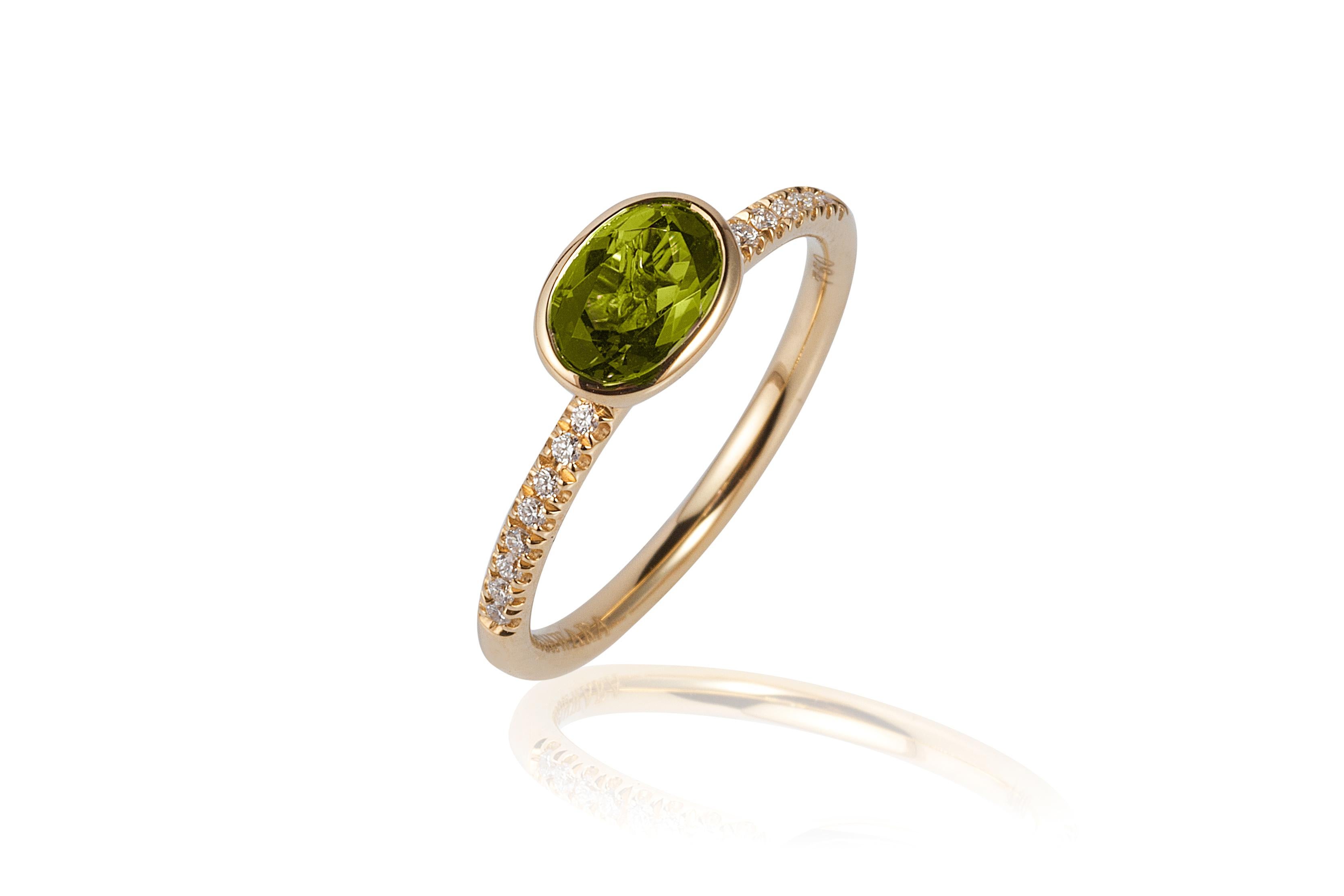 Bague ovale à facettes en péridot avec diamant en or jaune 18K Pour femmes en vente