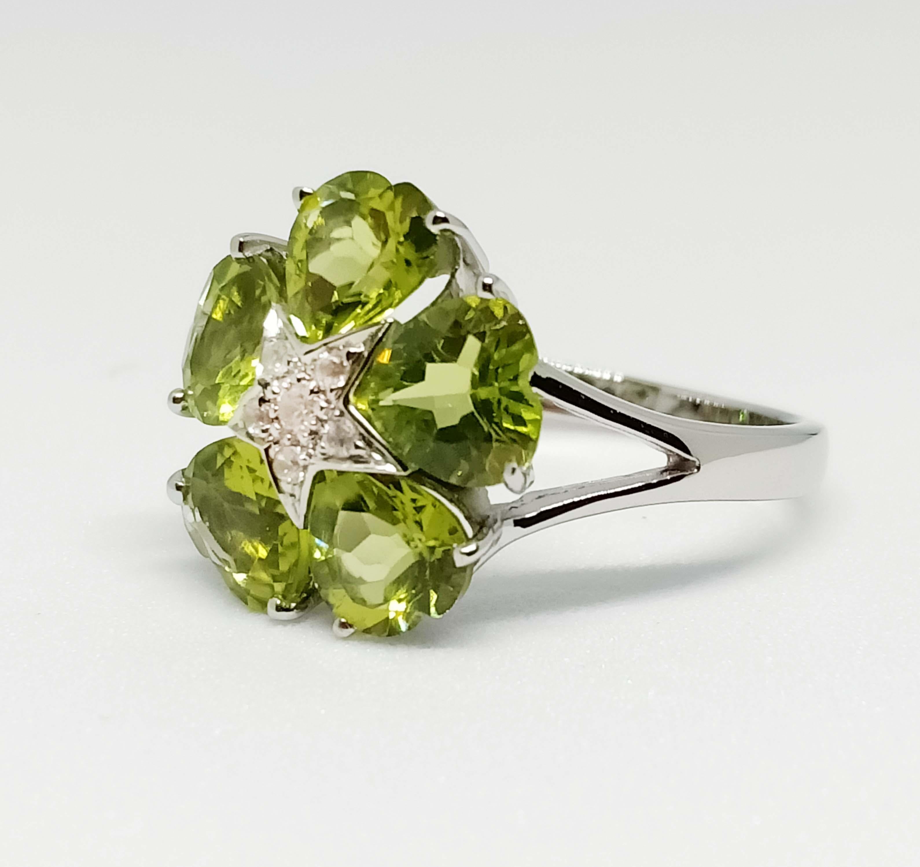 Art Nouveau Peridot flower ring For Sale