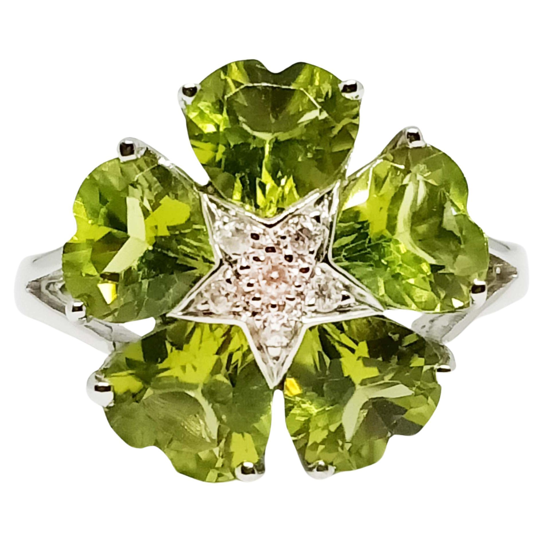 Peridot flower ring For Sale
