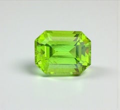 Gemma di peridoto: pietra di agosto da 3,67 carati, origine Pakistan