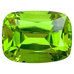 Gemma di peridoto: pietra naturale di agosto da 4,68 carati proveniente dal Pakistan