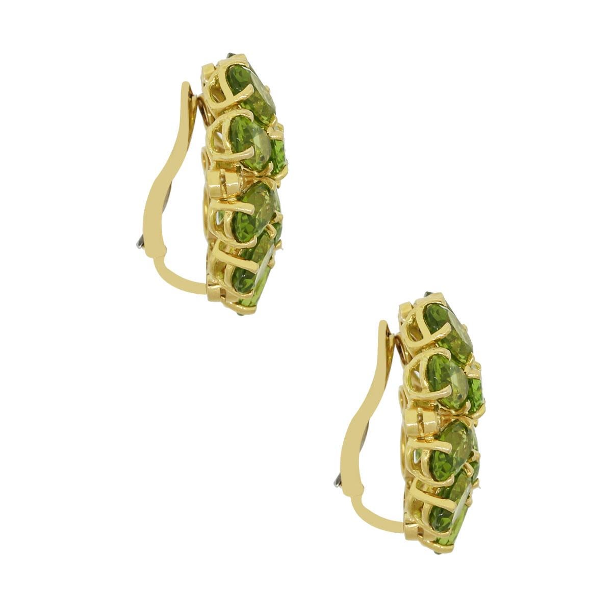 Material: 18k Yellow Gold
Gemstone Details: 20 Oval shape peridot gemstones and 16 small round peridot gemstones
Clasp: Clip on
Total Weight: 22g
Measurements: 1.06″ x 0.54″ x 0.93″
SKU: A30312233