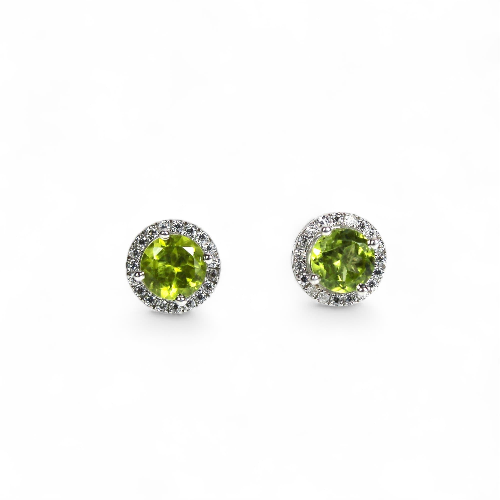 Taille ronde Boucles d'oreilles en pierre de péridot en vente