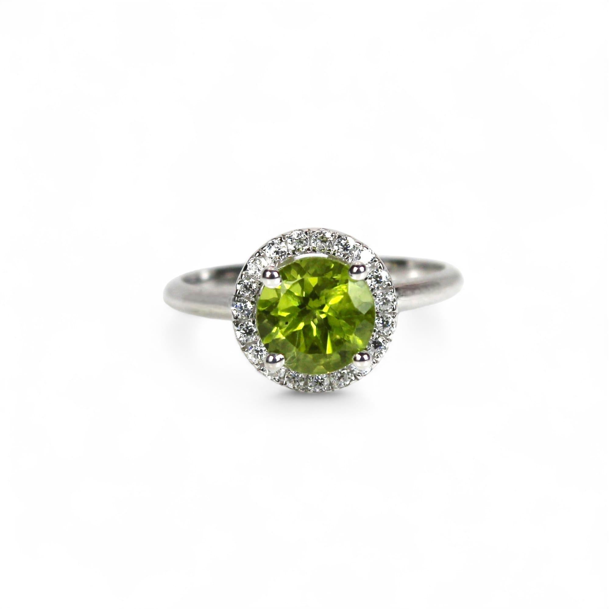 Taglio rotondo Anello a raggiera con gemma di peridoto naturale in argento sterling in vendita