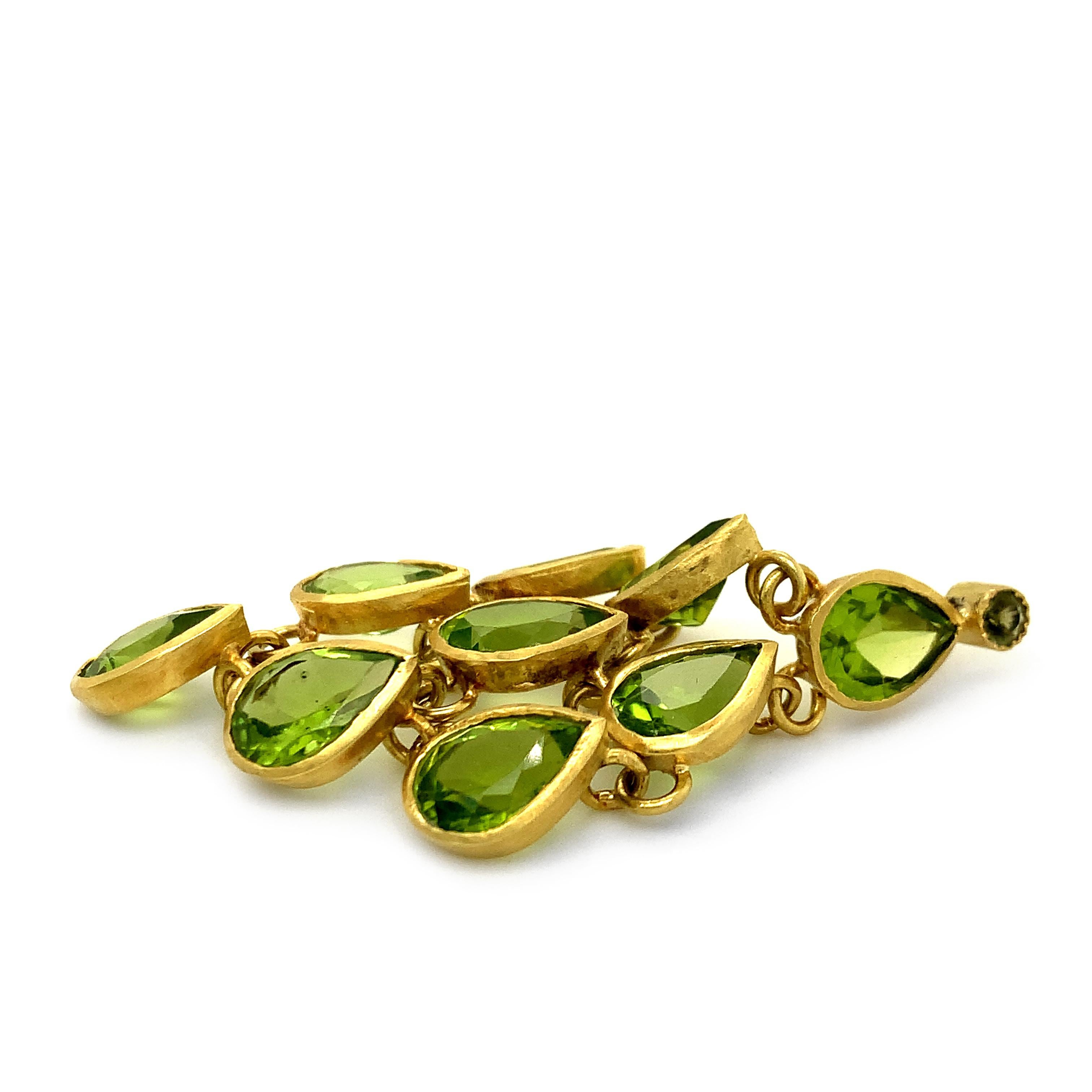 Peridot Gold Chandelier Earrings In Excellent Condition In New York, NY