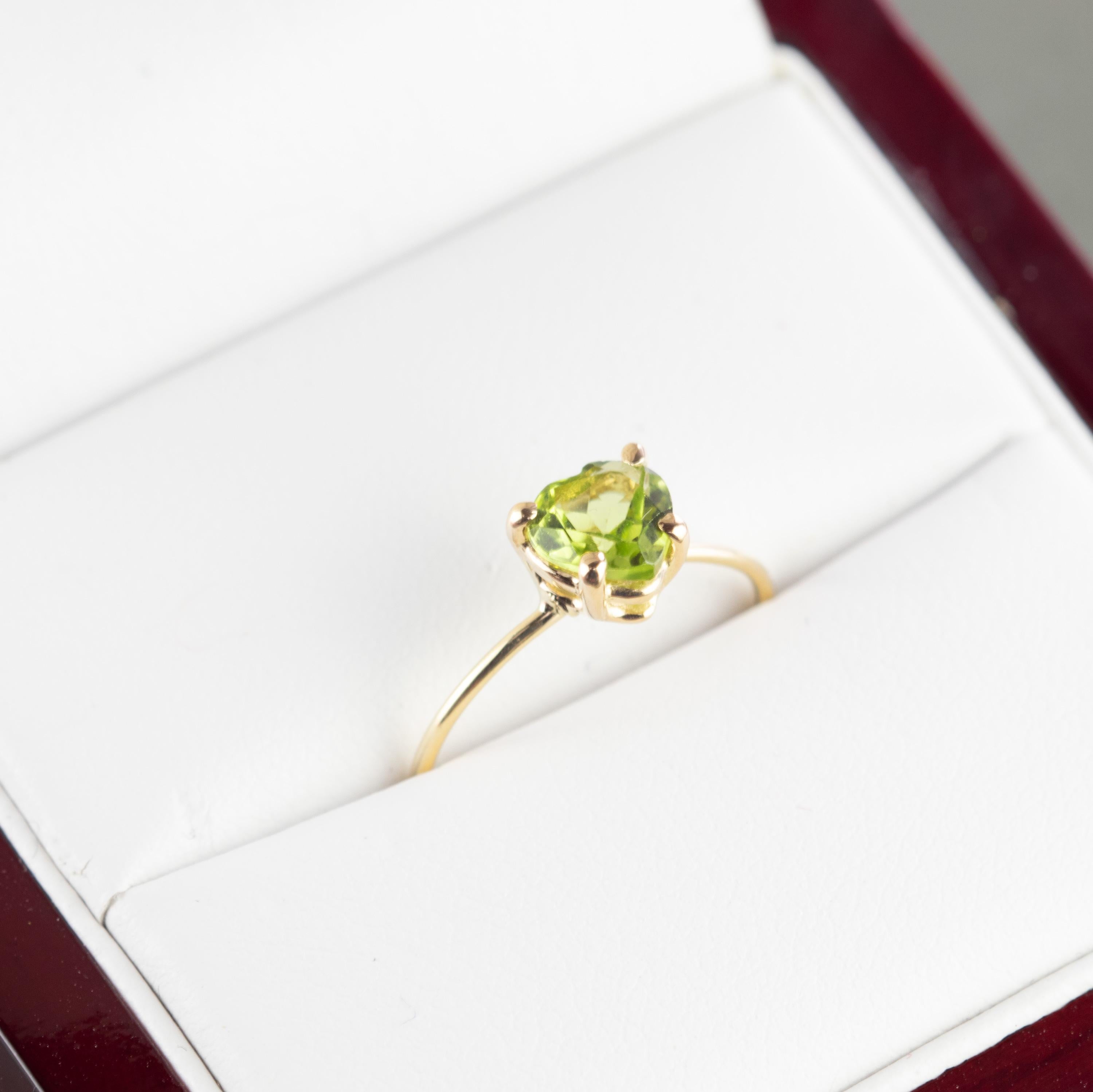 Peridoto Corazón Verde Oro Amarillo 18 Kilates Esperanza Amor Cóctel Anillo Romántico Chic en Nuevo estado para la venta en Milano, IT