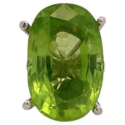 Peridot green oval shaped cocktail ring 18k white gold For Sale