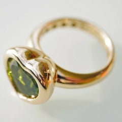 Anillo Corazón Peridoto Oro Amarillo 750 fabricado en Valenza un Anillo Corazón verde moderno