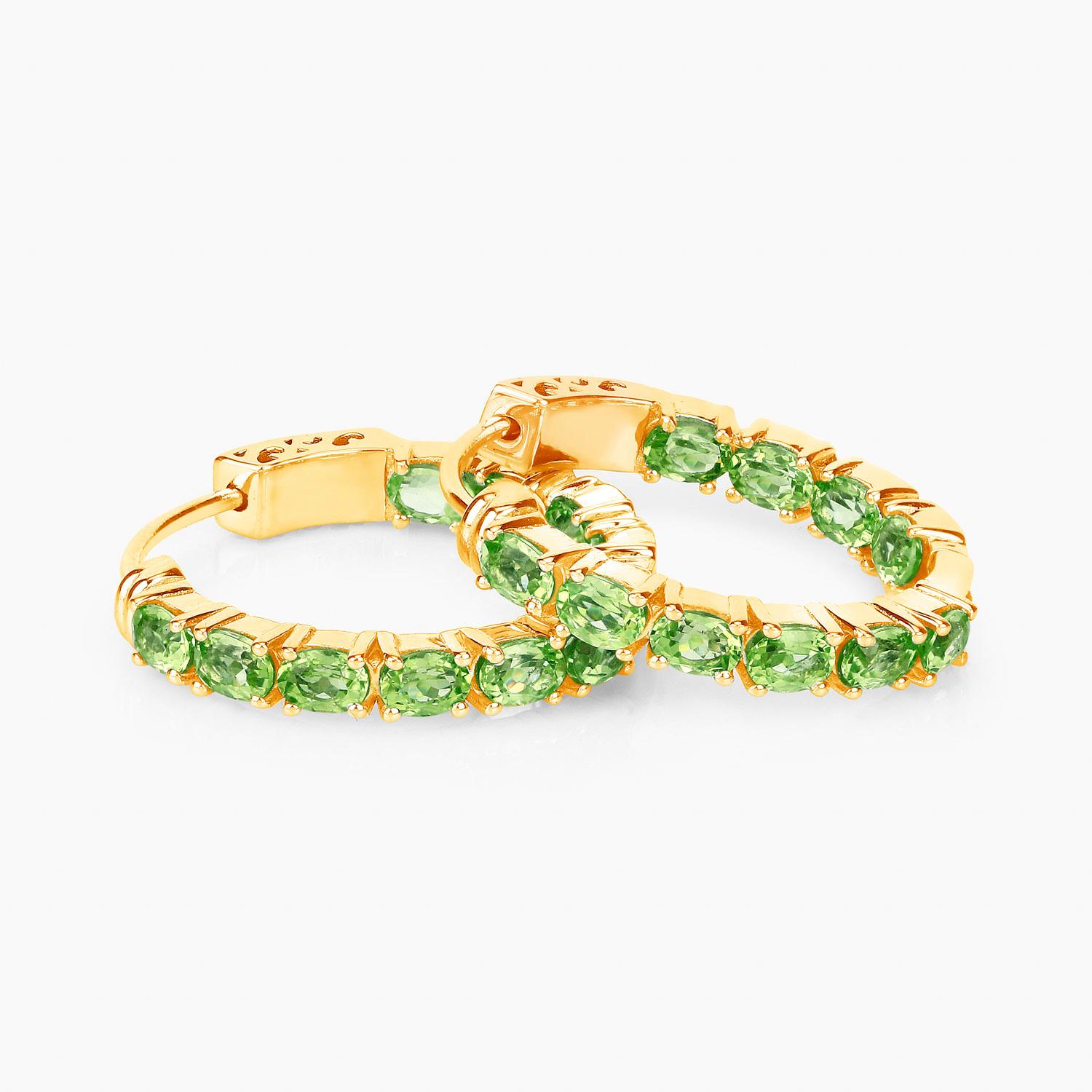 Contemporaneo Orecchini a cerchio con peridoto 3,38 carati, placcati in oro giallo 14K A. Silver in vendita
