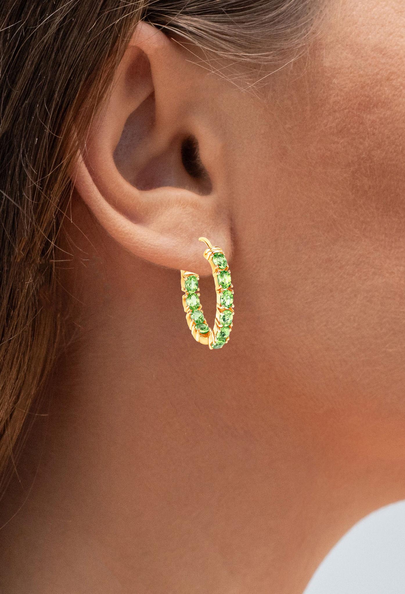 Taglio ovale Orecchini a cerchio con peridoto 3,38 carati, placcati in oro giallo 14K A. Silver in vendita