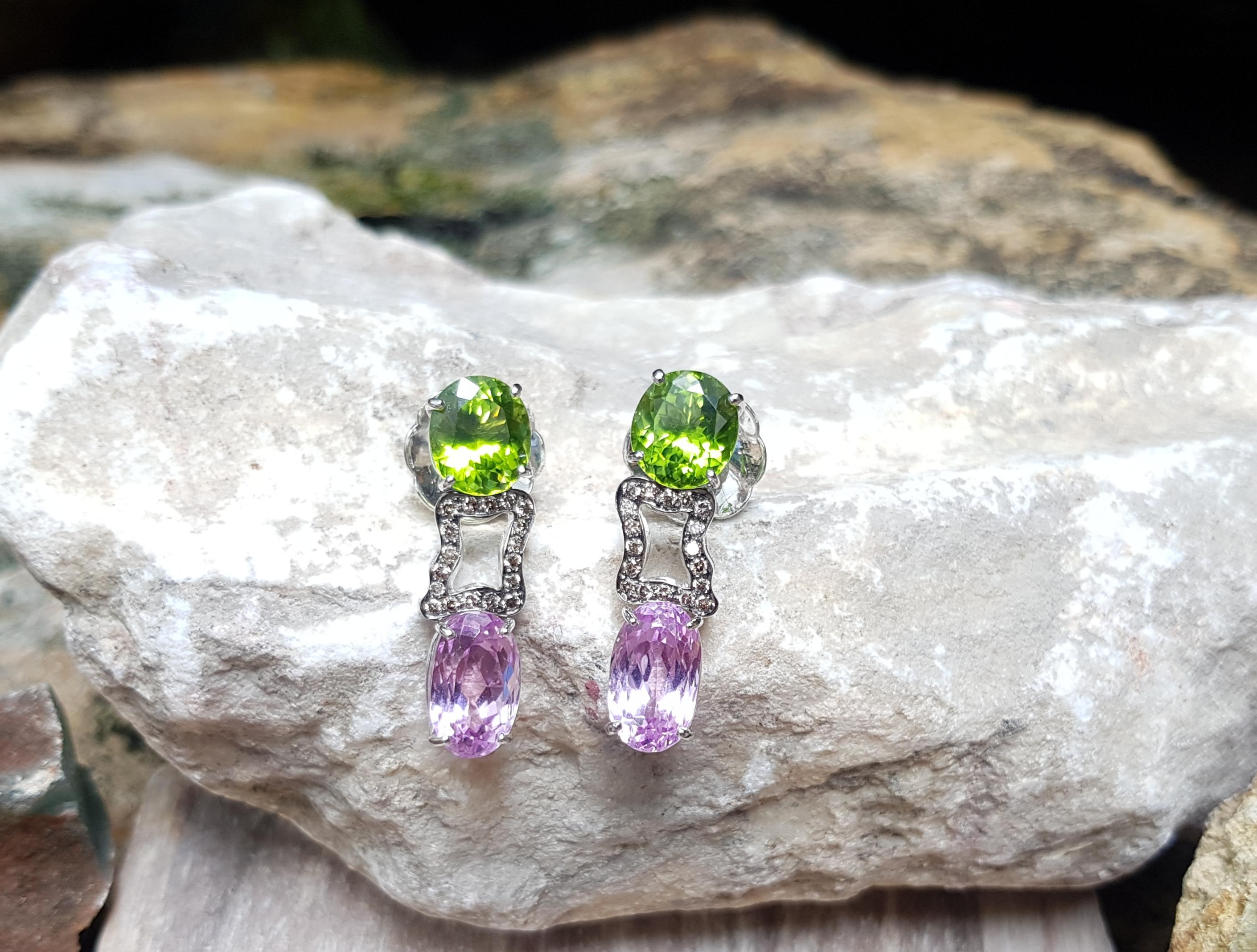 Pendientes de peridoto, kunzita y diamante marrón engastados en oro blanco de 18 quilates Contemporáneo en venta