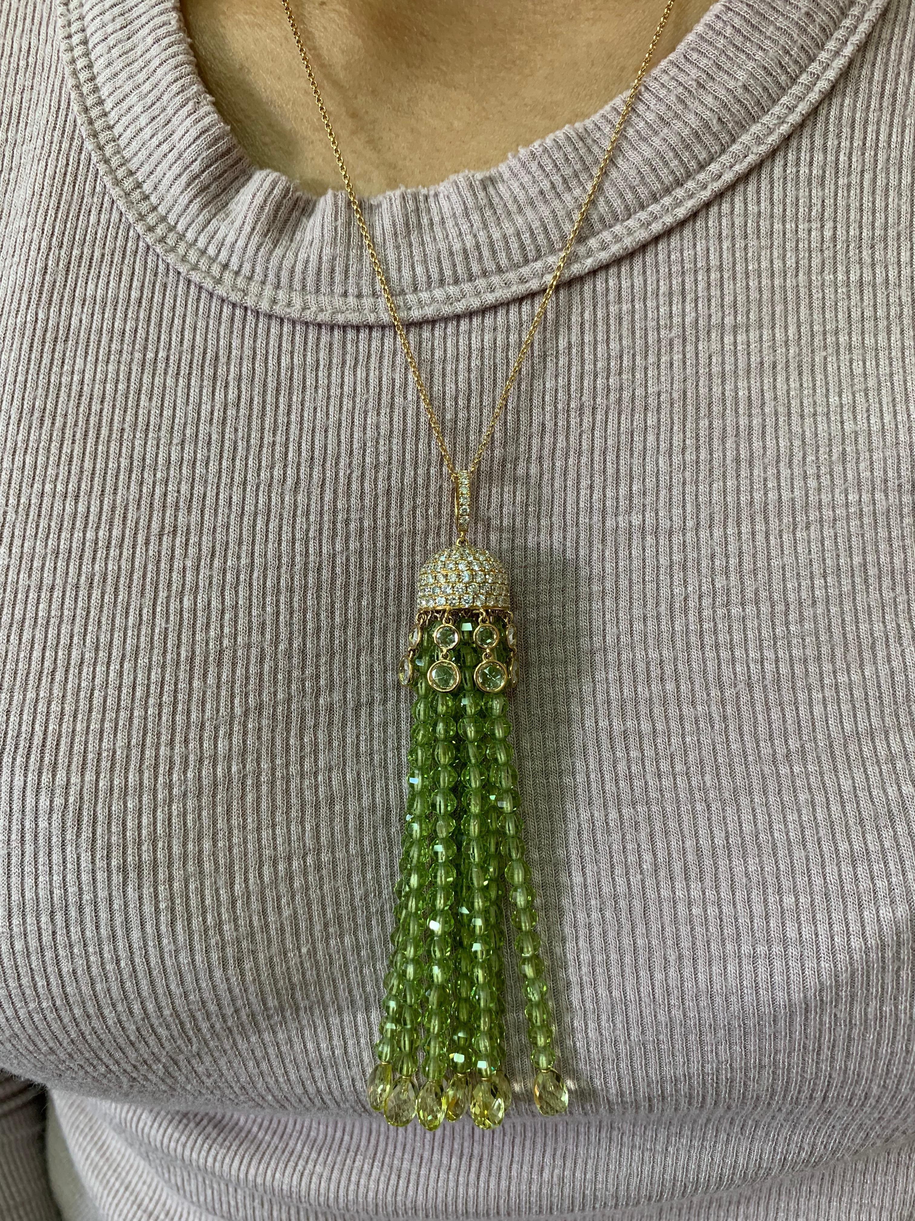 This is an elegant peridot, lemon quartz, and crystal necklace using a mixture of cuts to accentuate the beauty of the gemstones. This is a light and fun drop necklace with a pop of color with the use of these colorful gems.

Designer peridot, lemon