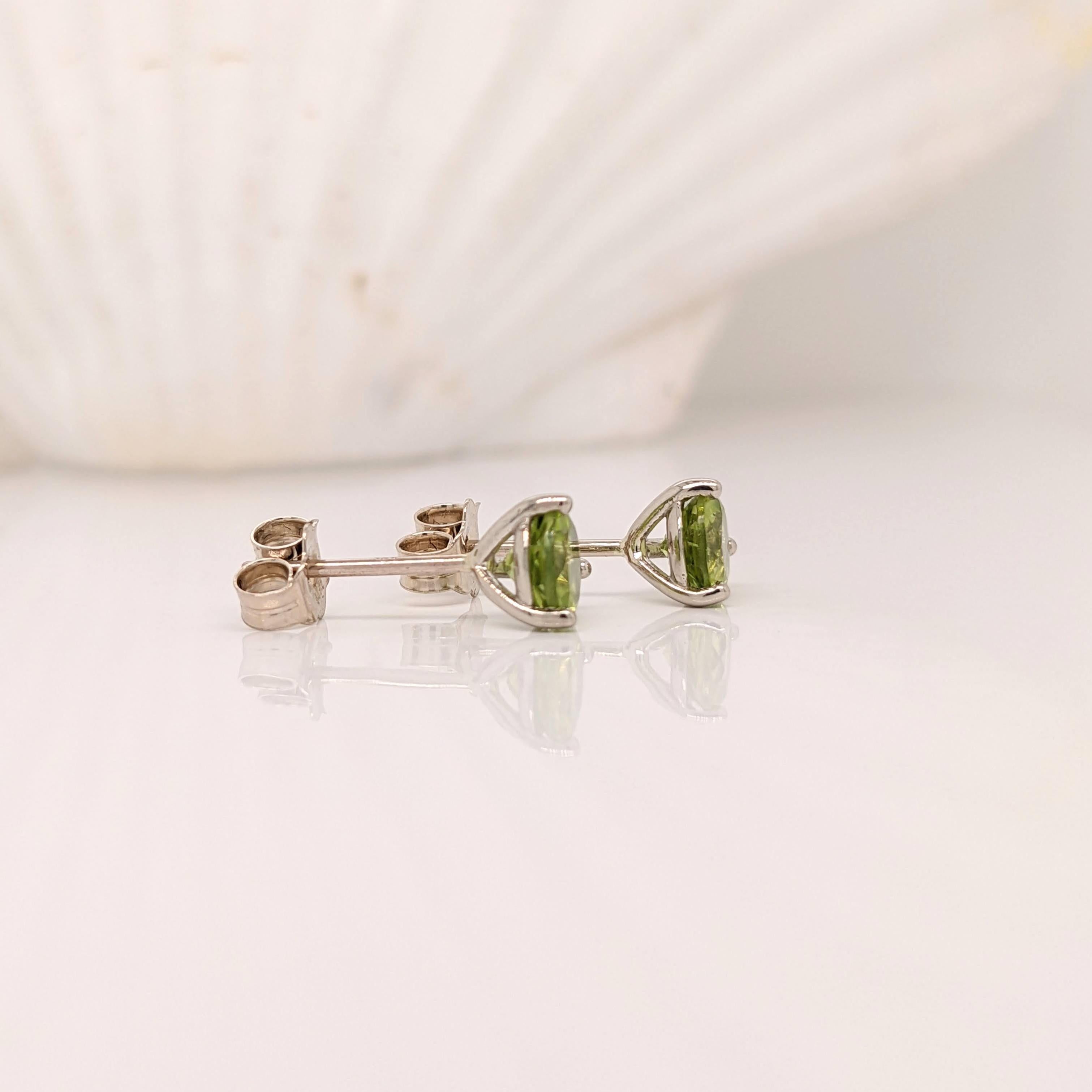 Moderne Clous d'oreilles solitaires Martini en or massif 14 carats rond 5 mm en vente