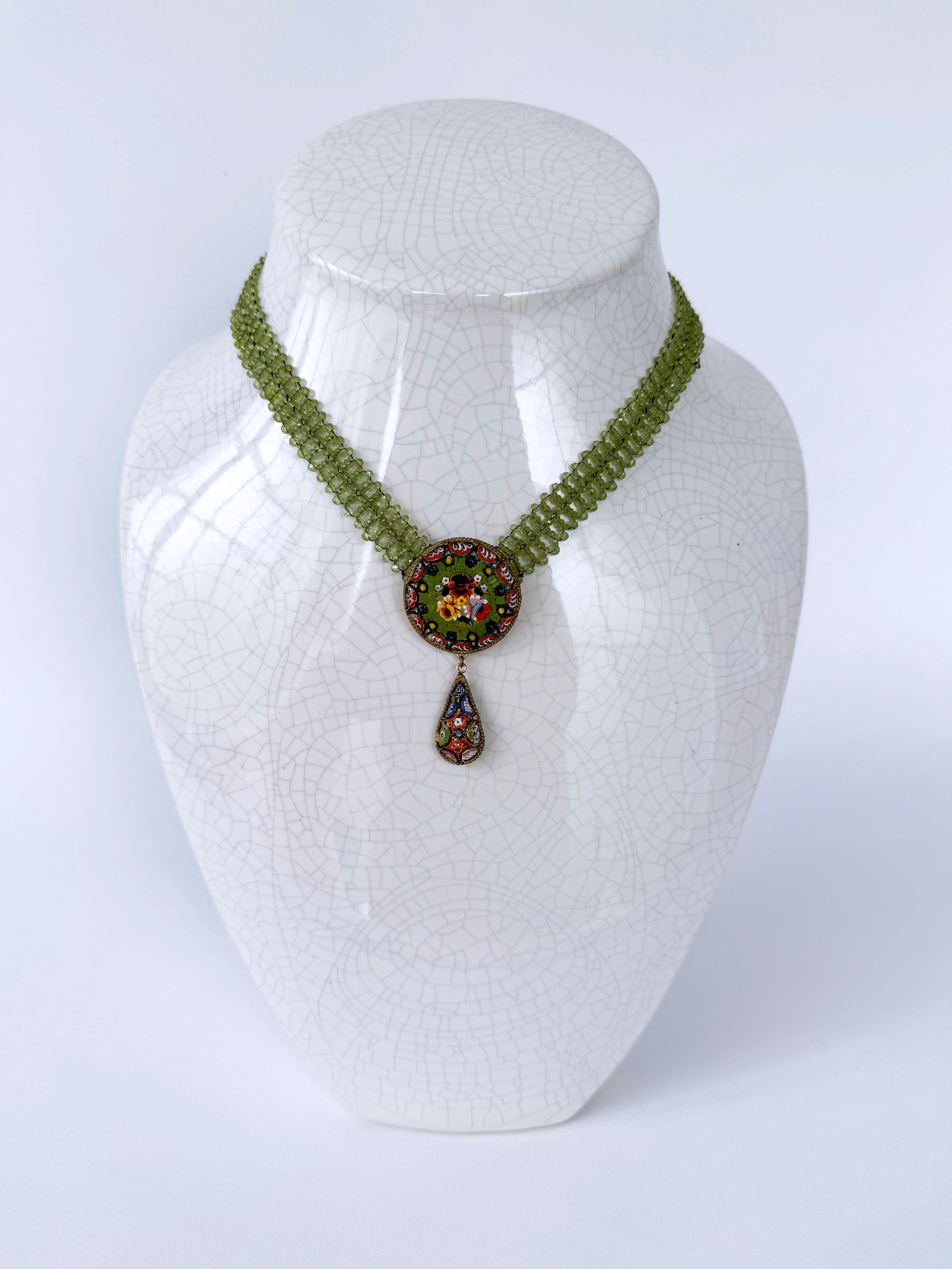 Artigiano Collana intrecciata con peridoto, mosaico e placcata oro 18k in vendita