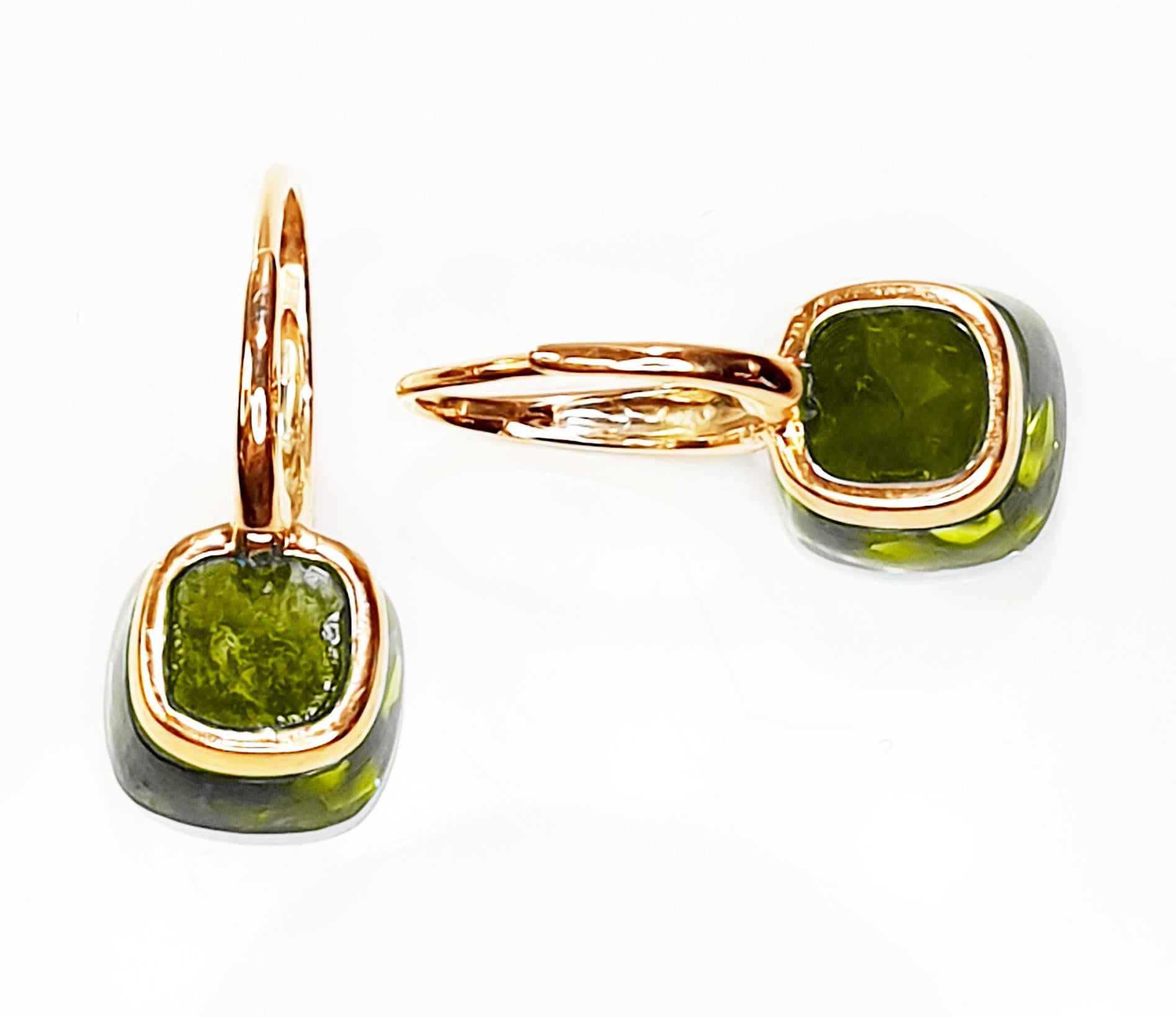 Taglio brillante Orecchini pendenti in oro rosa 18 carati con peridoto sfaccettato e pavée di diamanti in vendita