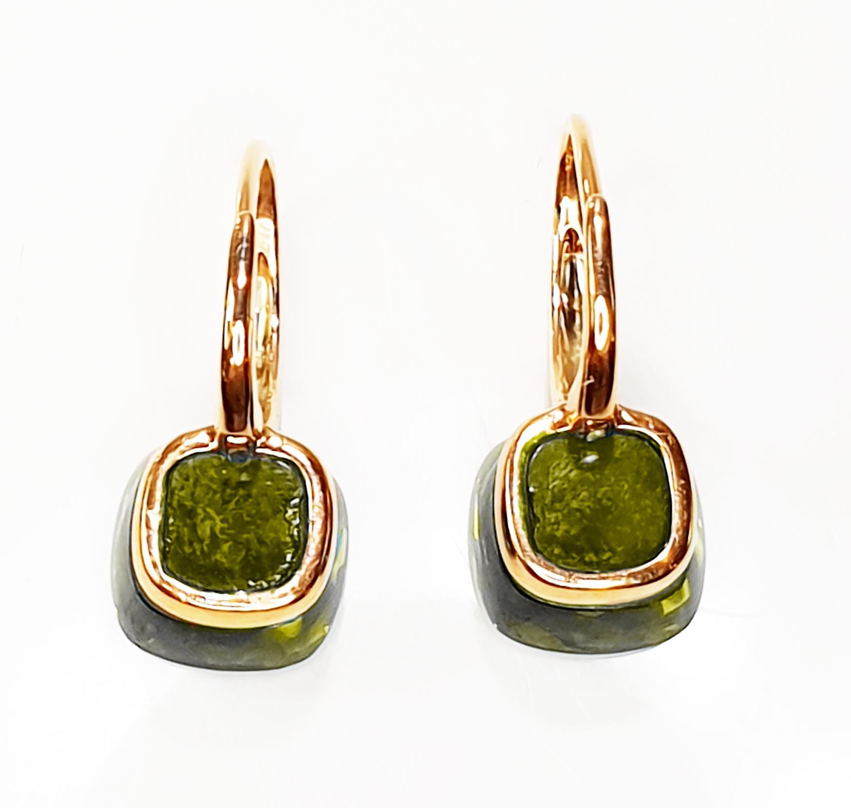 Orecchini pendenti in oro rosa 18 carati con peridoto sfaccettato e pavée di diamanti In condizioni Nuovo in vendita a Bilbao, ES