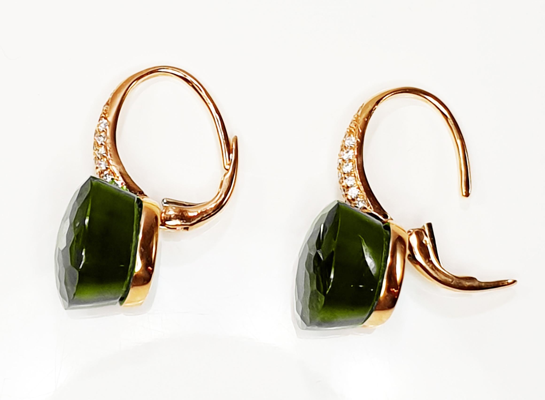 Donna Orecchini pendenti in oro rosa 18 carati con peridoto sfaccettato e pavée di diamanti in vendita