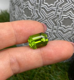 Péridot pierre naturelle 9.53 ct., taille octogonale, Origine Pakistan, GFCO