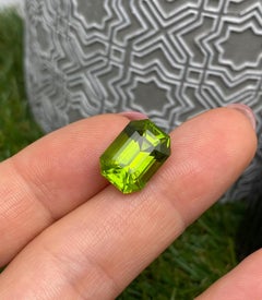 Peridot natural gemstone 9.53 ct., octagon cut, Origin Pakistan, GFCO