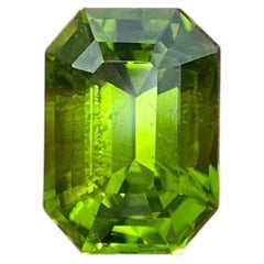 Peridot natural gemstone 9.53 ct., octagon cut, Origin Pakistan, GFCO