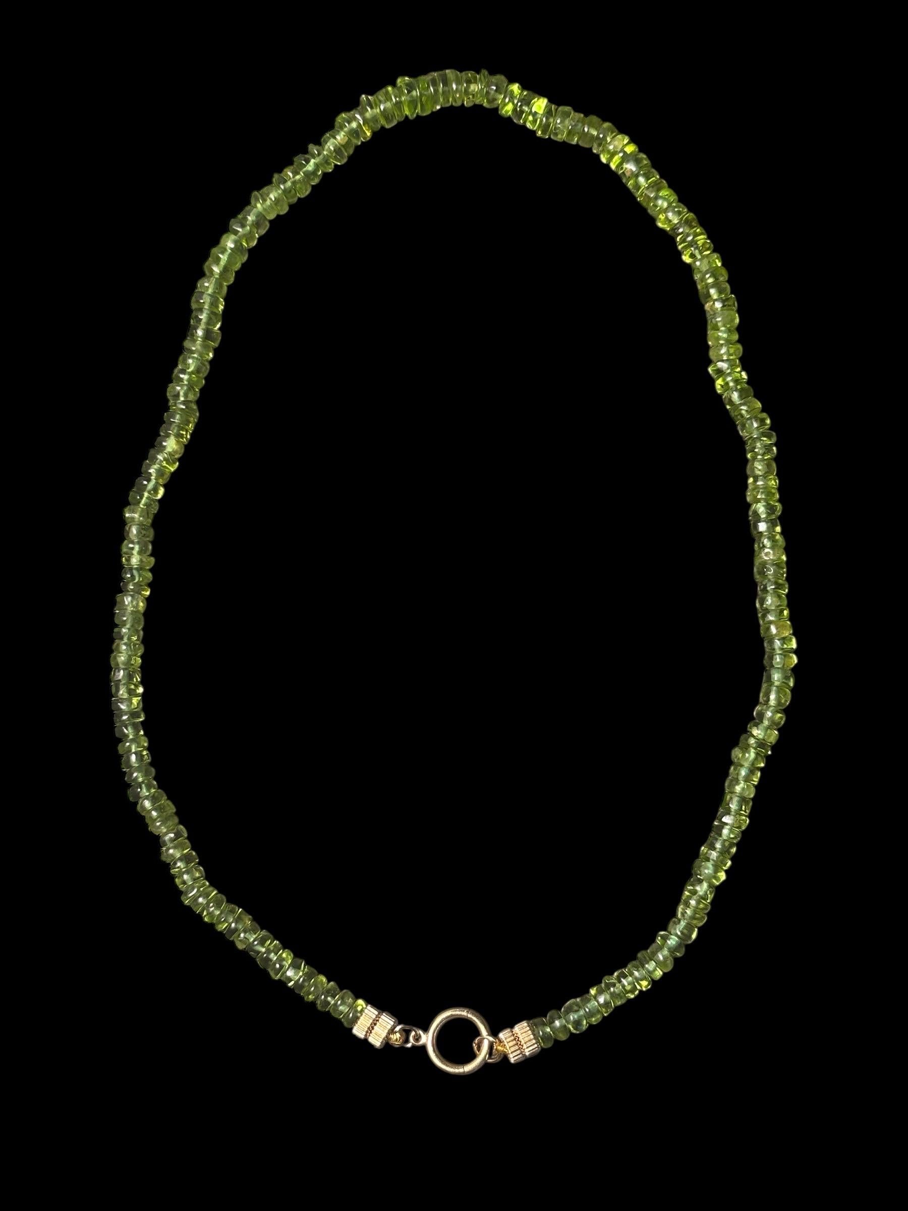 Collana di peridoto con charm Enhancer in oro 14k e perline in oro 14k in vendita 5