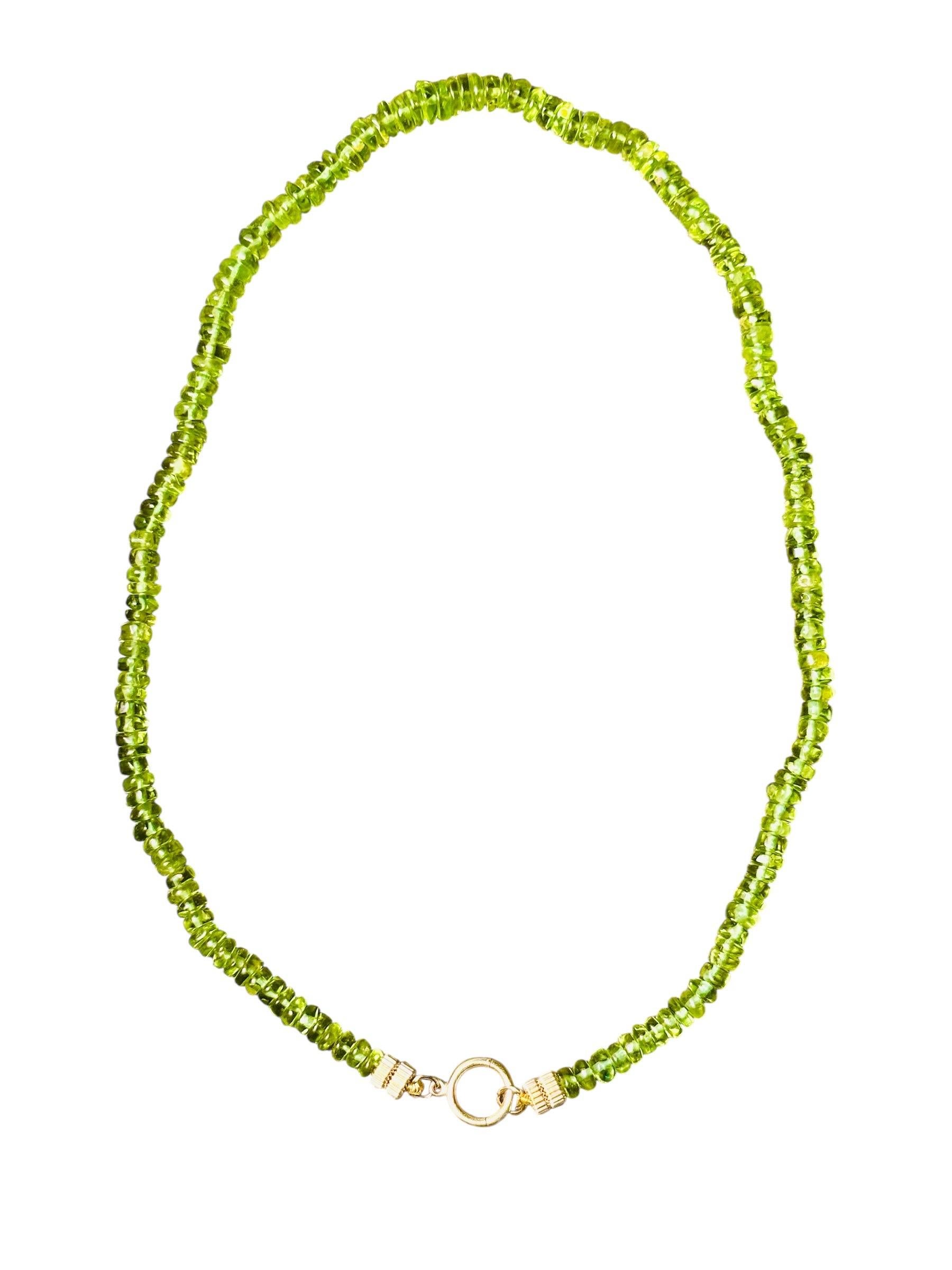 Collana di peridoto con charm Enhancer in oro 14k e perline in oro 14k in vendita 2