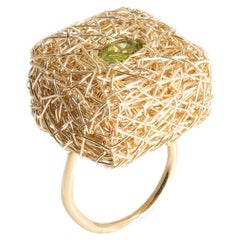 Facettierter grüner Peridot-Ring im quadratischen Stil des Künstlers