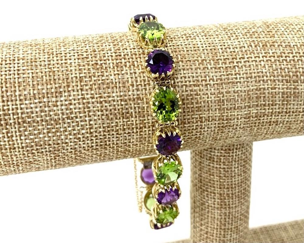 Peridot and Amethyst Tennis Bracelet in Yellow Gold, 33 Carats Total For Sale 2