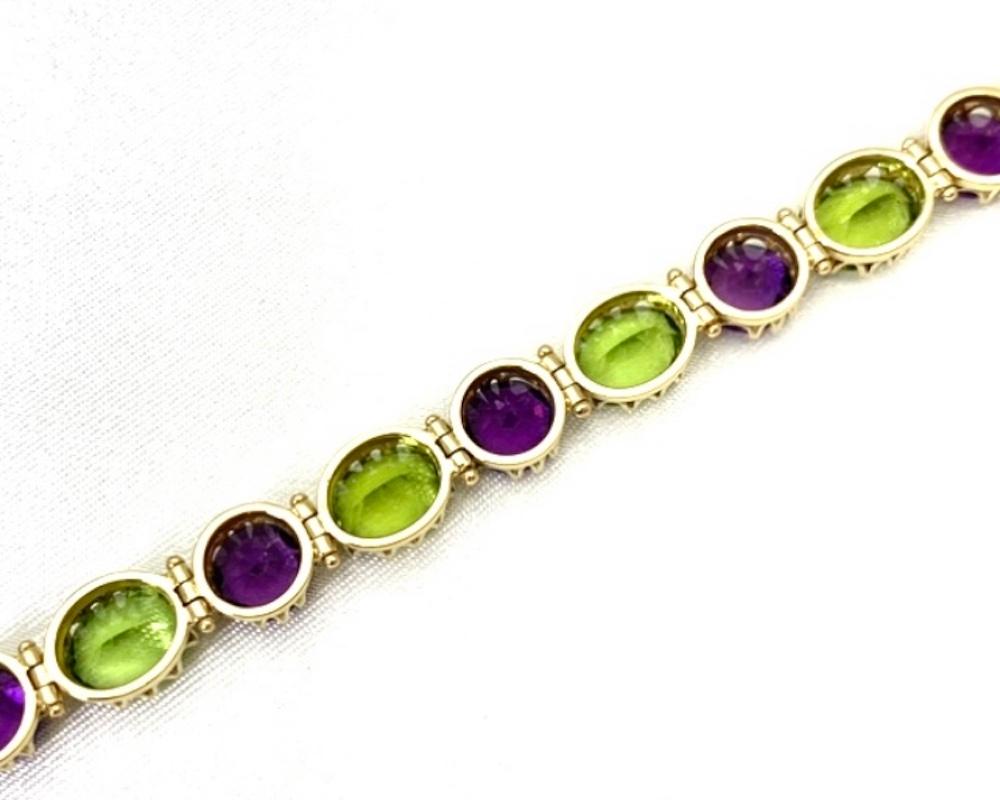 Artisan Peridot and Amethyst Tennis Bracelet in Yellow Gold, 33 Carats Total For Sale